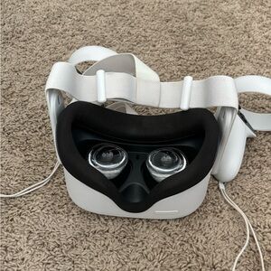 Standalone VR Headset - White and Black
